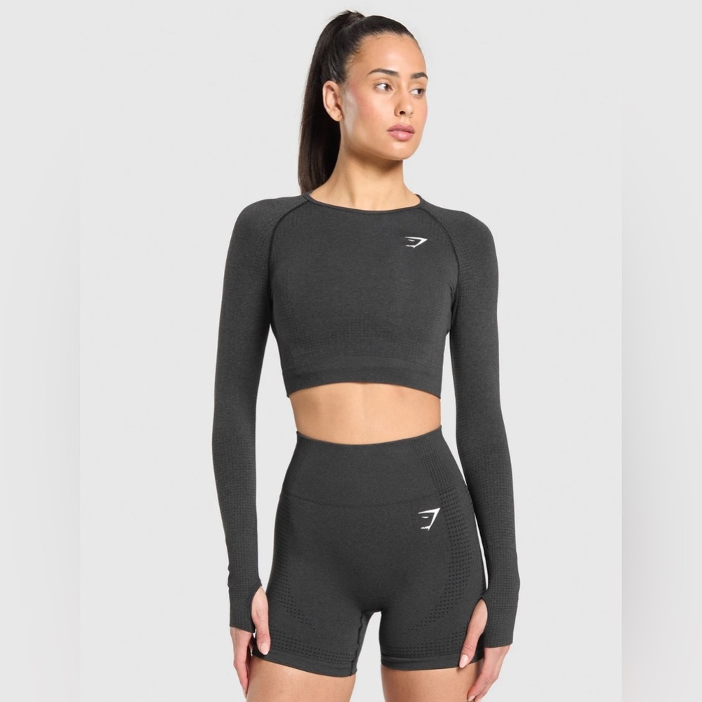 Gymshark *NWOT* Women's Vital Seamless Crop Top in Black - Picture 2 of 11